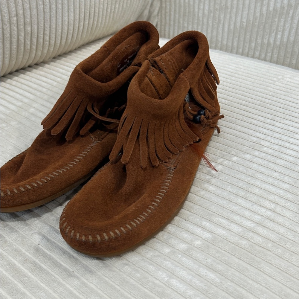 Minnetonka Tan Suede Fringe Moccasins
